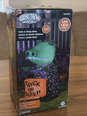 Gemmy Halloween Airblown Inflatable Trick or Sleep Gator 3.5'
